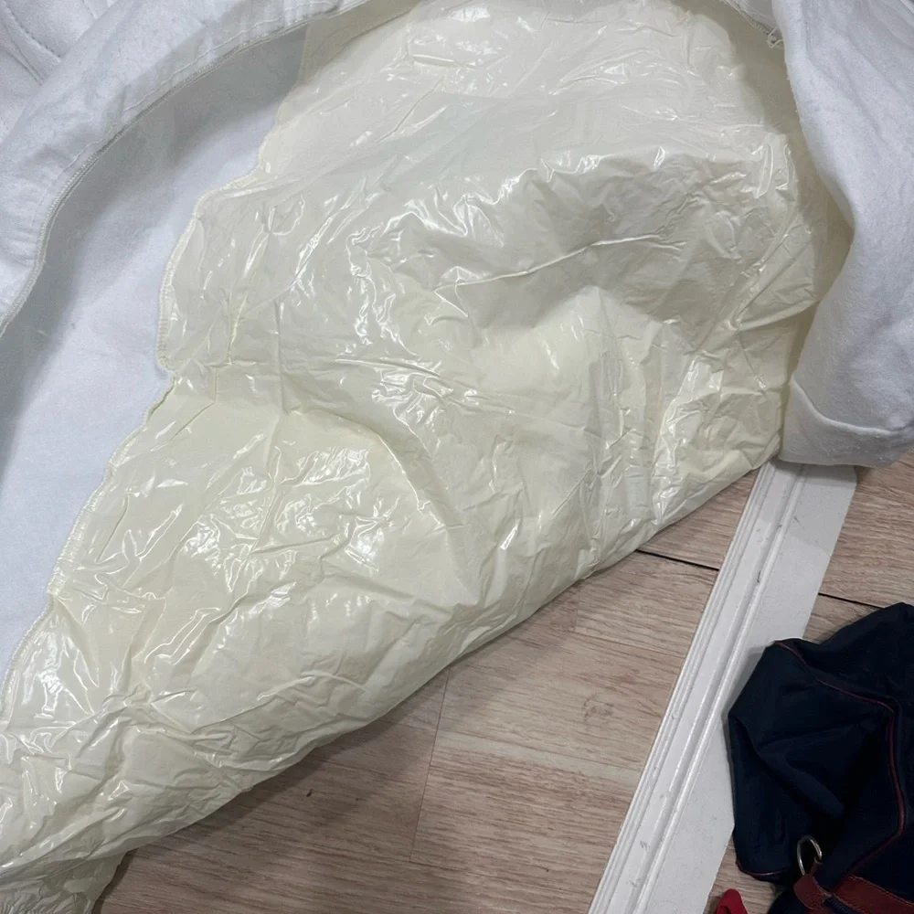 Waterproof mattress protector